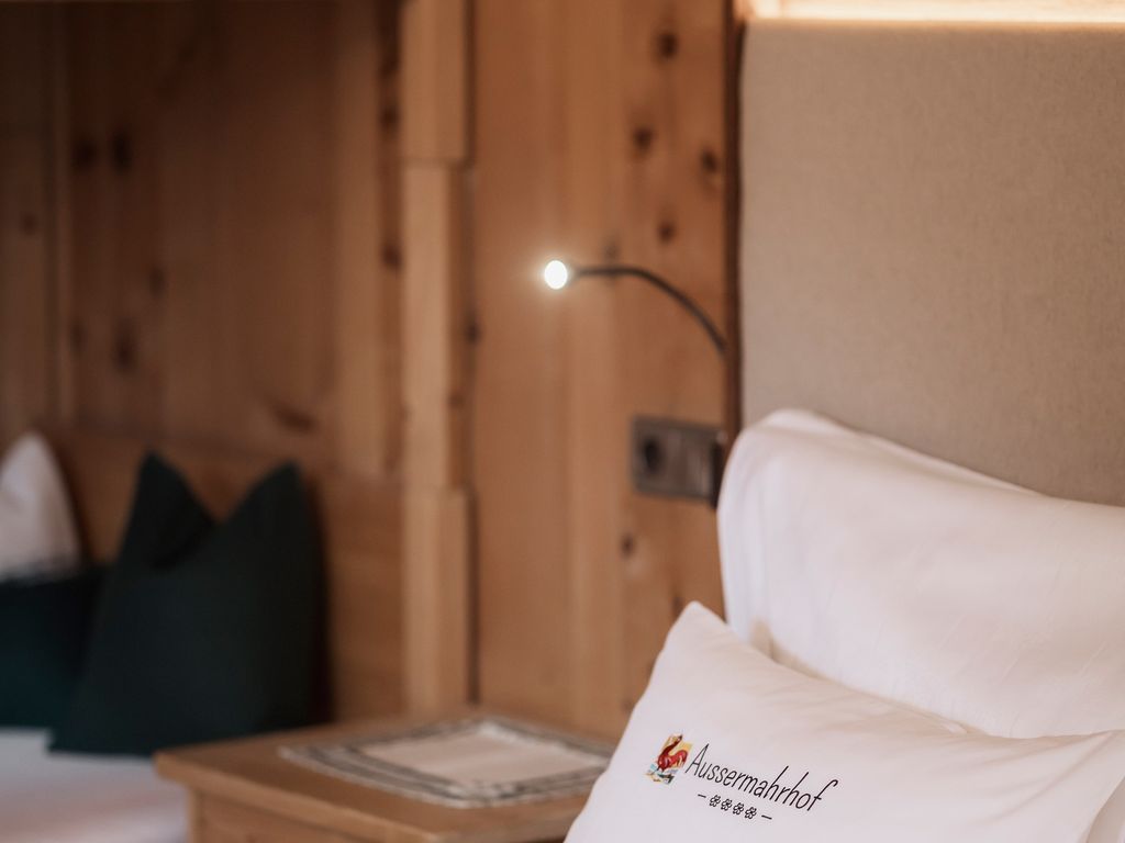 Familienfreundliches Mehrbettzimmer am Bauernhof mit Frühstück & Hoftieren, Zirm