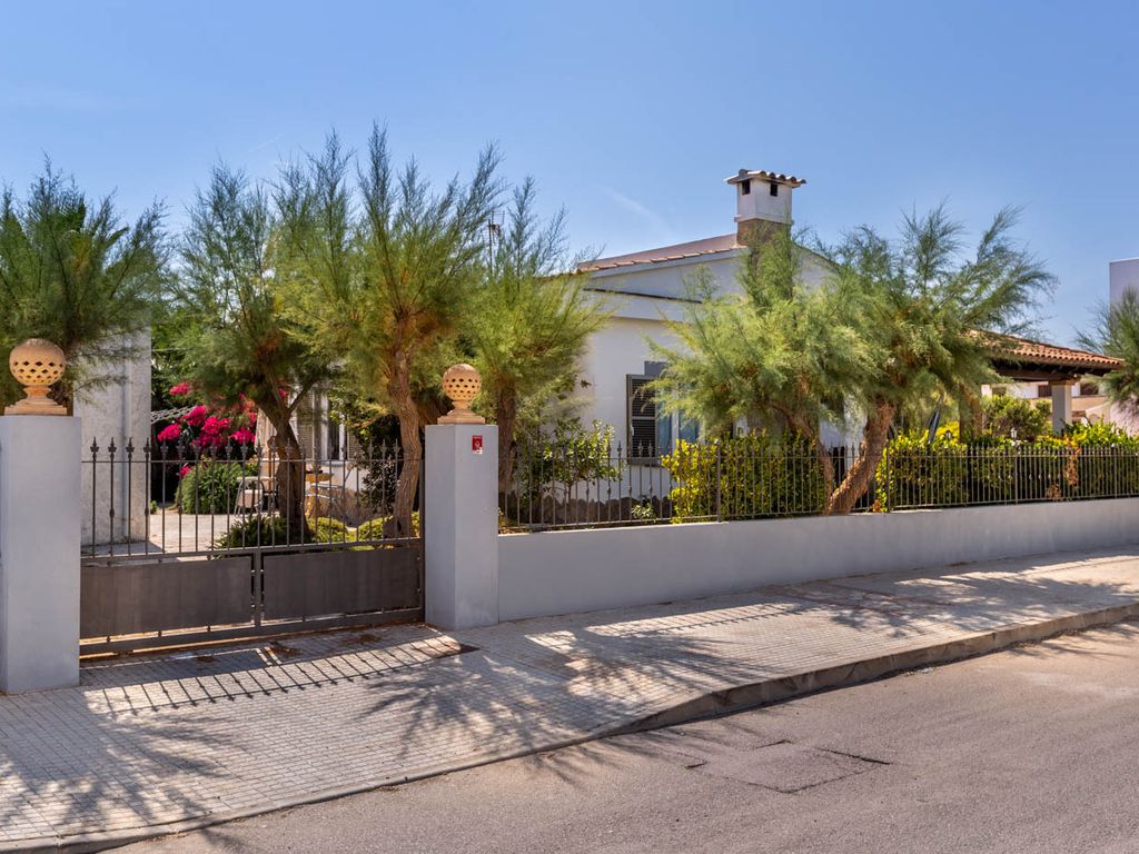 Coquetish Cottage 50m from Son Serra Beach