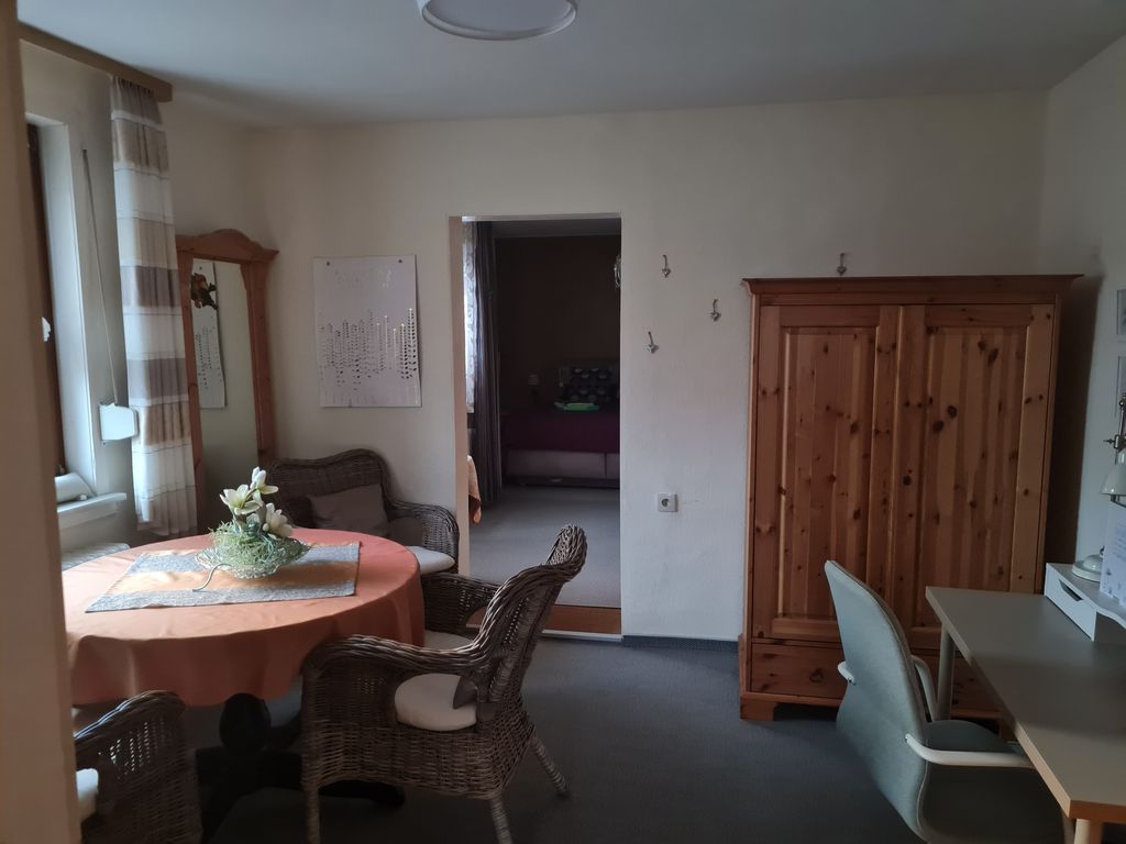 Ruhige Ferienwohnung mit Balkon und Terrasse nahe Kassel