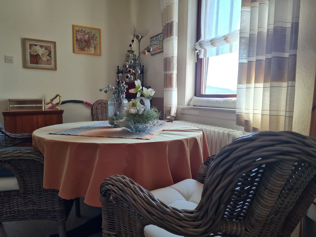 Ruhige Ferienwohnung mit Balkon und Terrasse nahe Kassel