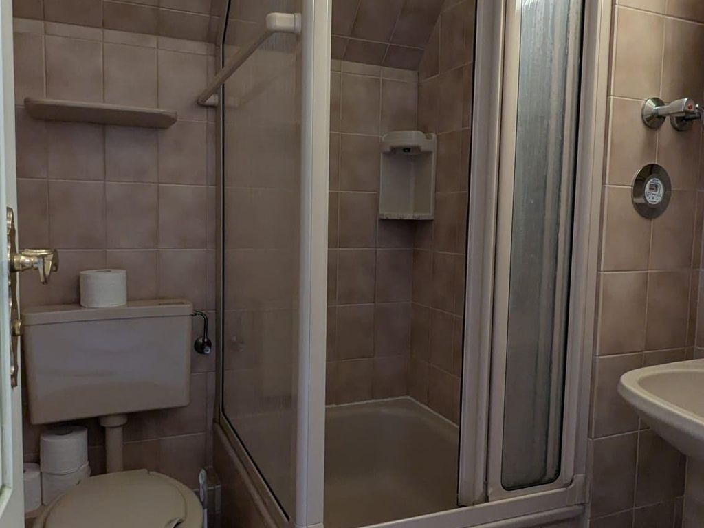 Mini-Wohnung mit Dachschräge im friesischen Stil