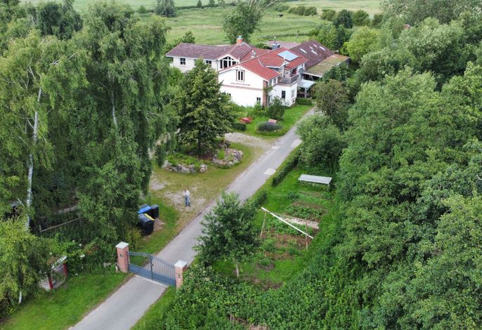 Erdgeschoss, überdachte Terrasse, Familienbett, Holzfußboden – Foto 1