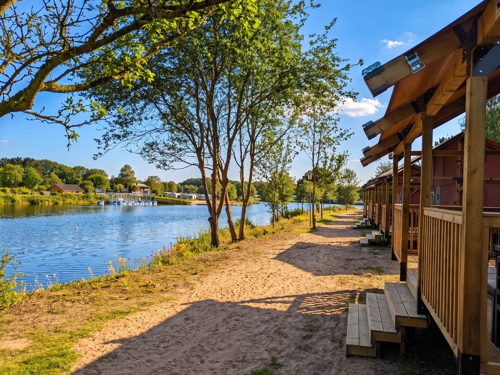 Safarizelt Krebs (2) mit Seeblick