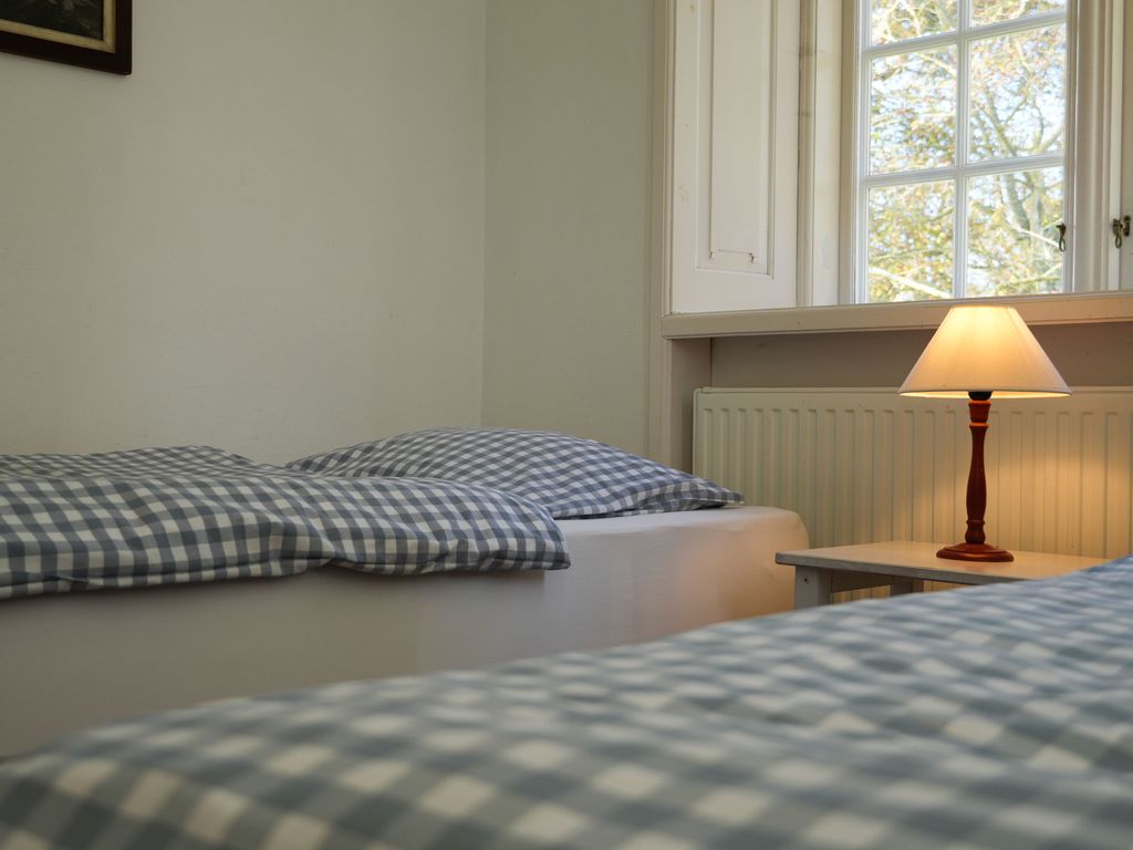 Ferienwohnung Herrenhaus Rechter Seitenflügel I - Boldevitzer Rügenkaten