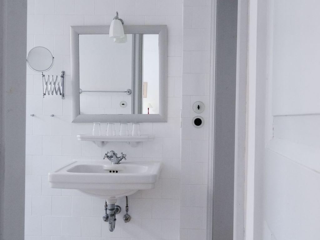 Ferienwohnung Herrenhaus Linker Seitenflügel I - Boldevitzer Rügenkaten