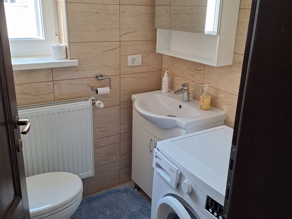 Voll ausgestattete Monteur- Ferienwohnung direkt an der Raffinerie Leuna in einer Villa mit kleinem Balkon