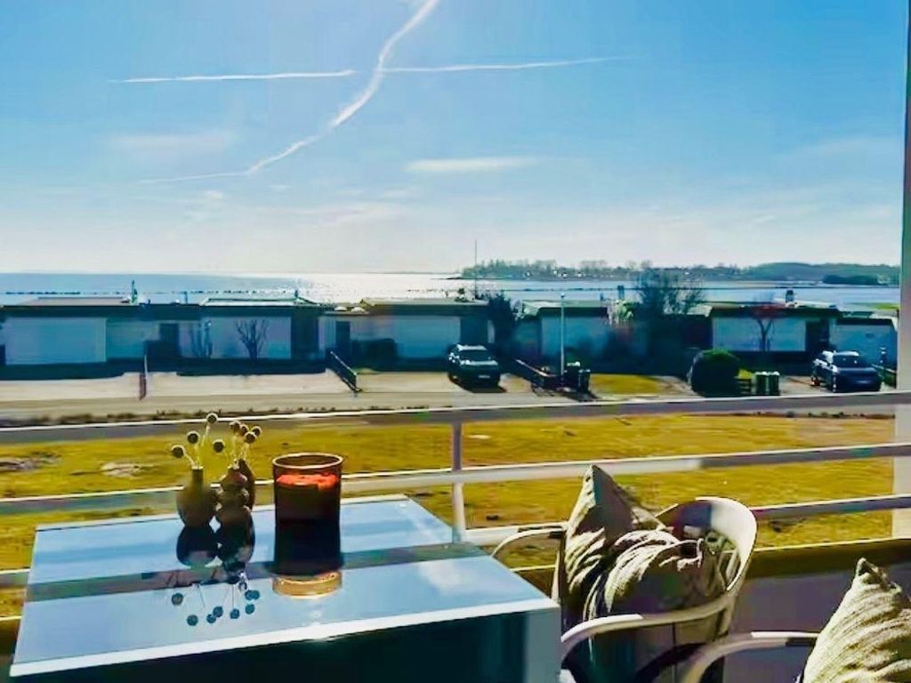 Ostseetraumblick-Moderne FeWo mit Balkon am Strand