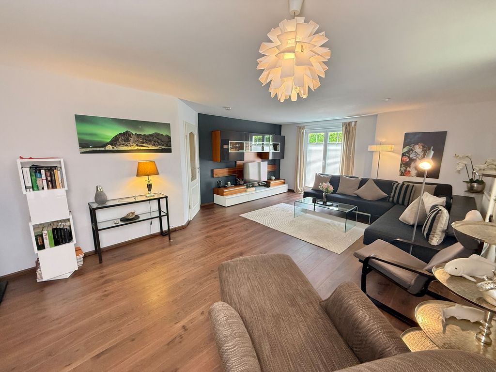 Elaine, App 18 "Sunset Beach"
