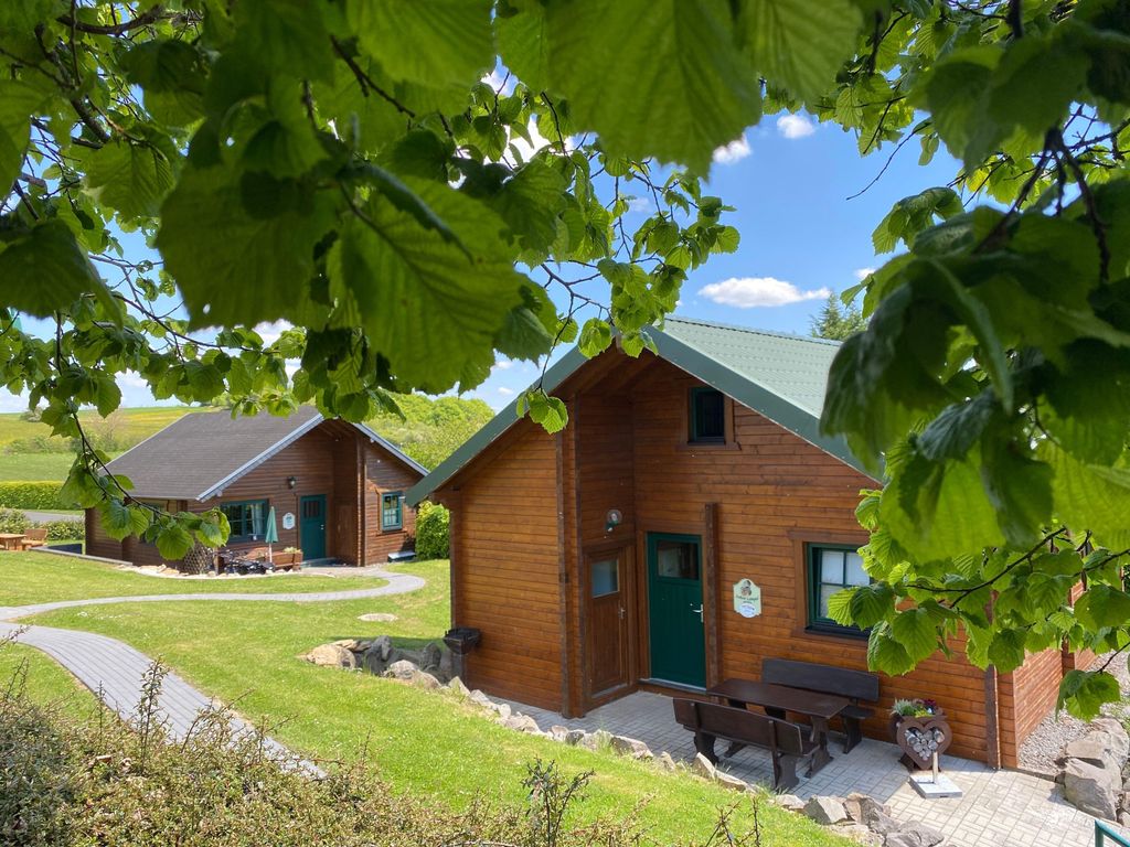 Eifelholzhaus Lehrer Lämpel mit Aussensauna - dein Wohlfühlort in der Eifel