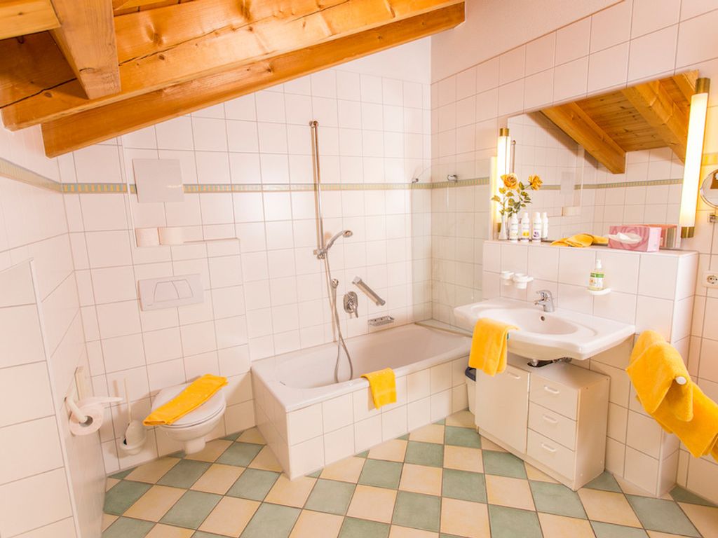 Doppelzimmer mit Bergblick im Gästehaus Büchele Kleinwalsertal