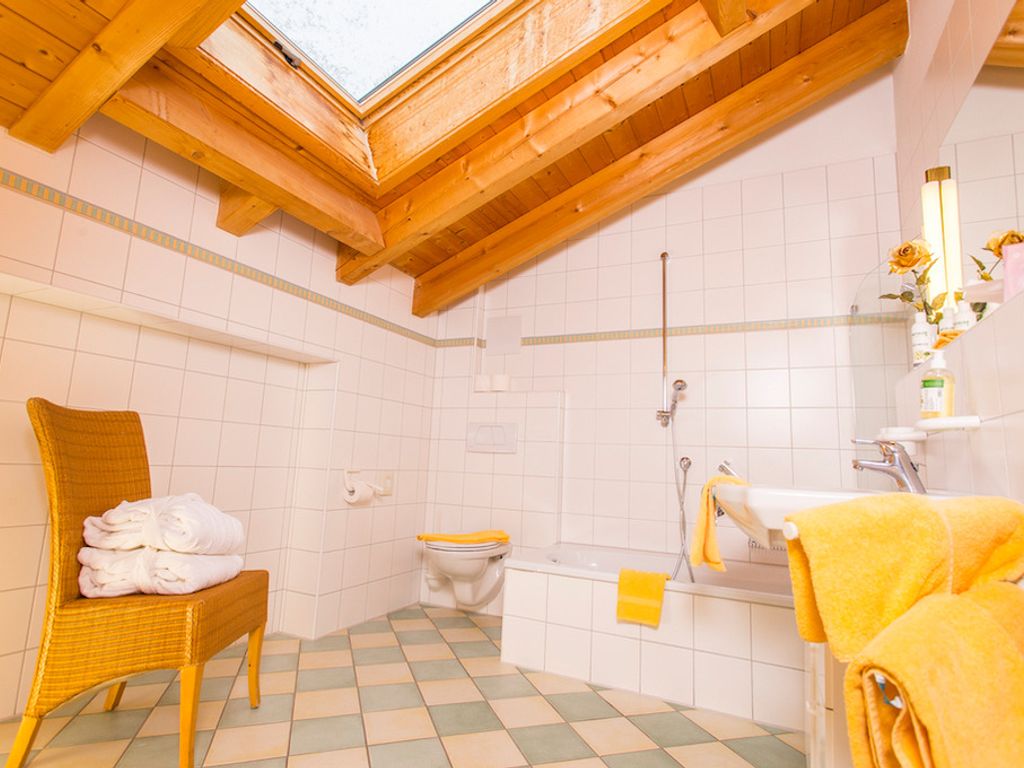 Doppelzimmer mit Bergblick im Gästehaus Büchele Kleinwalsertal