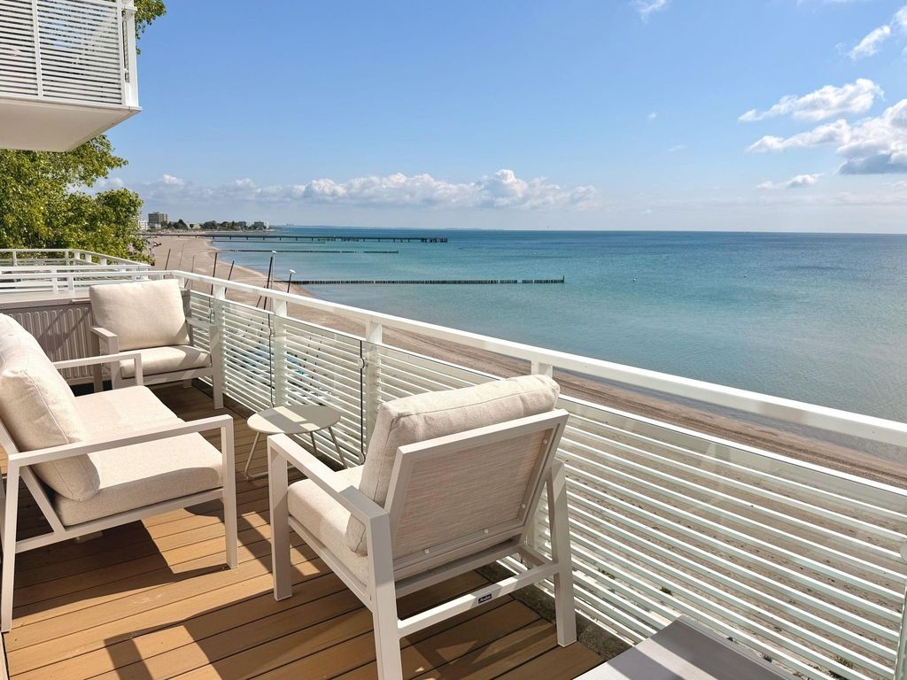 strand living