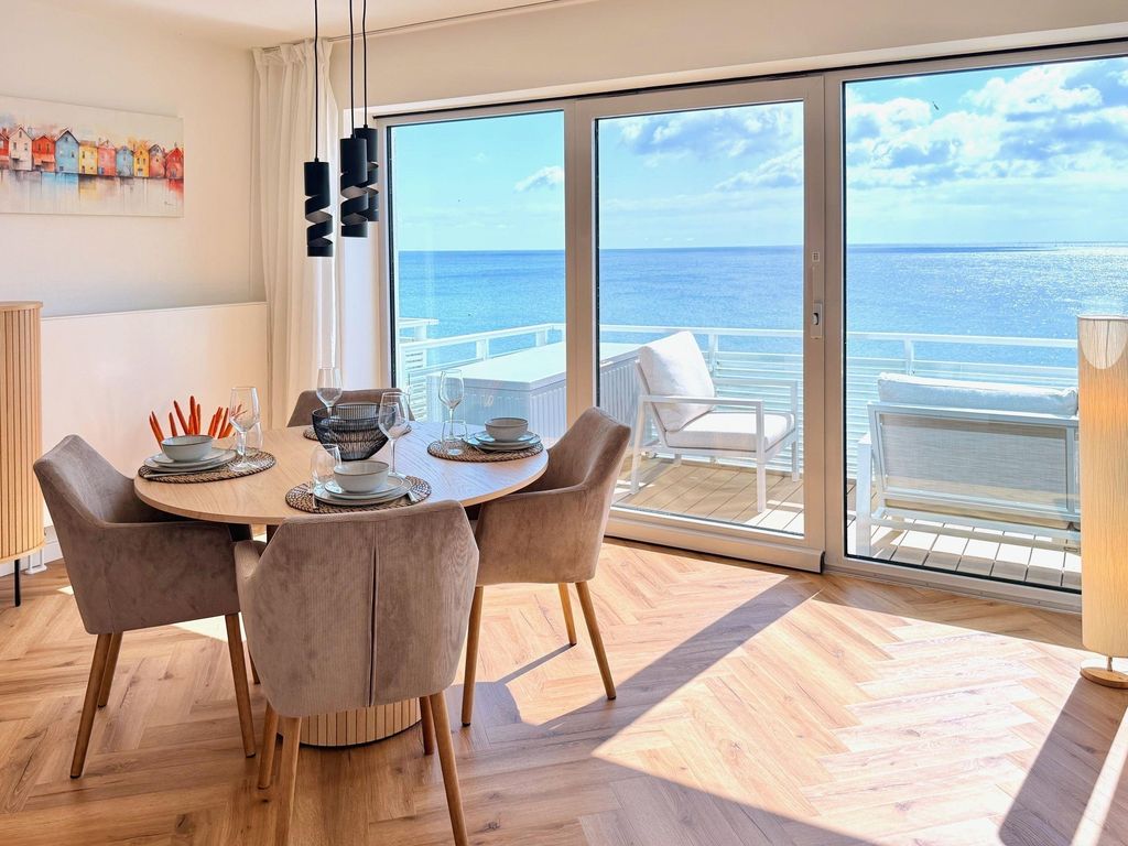 strand living