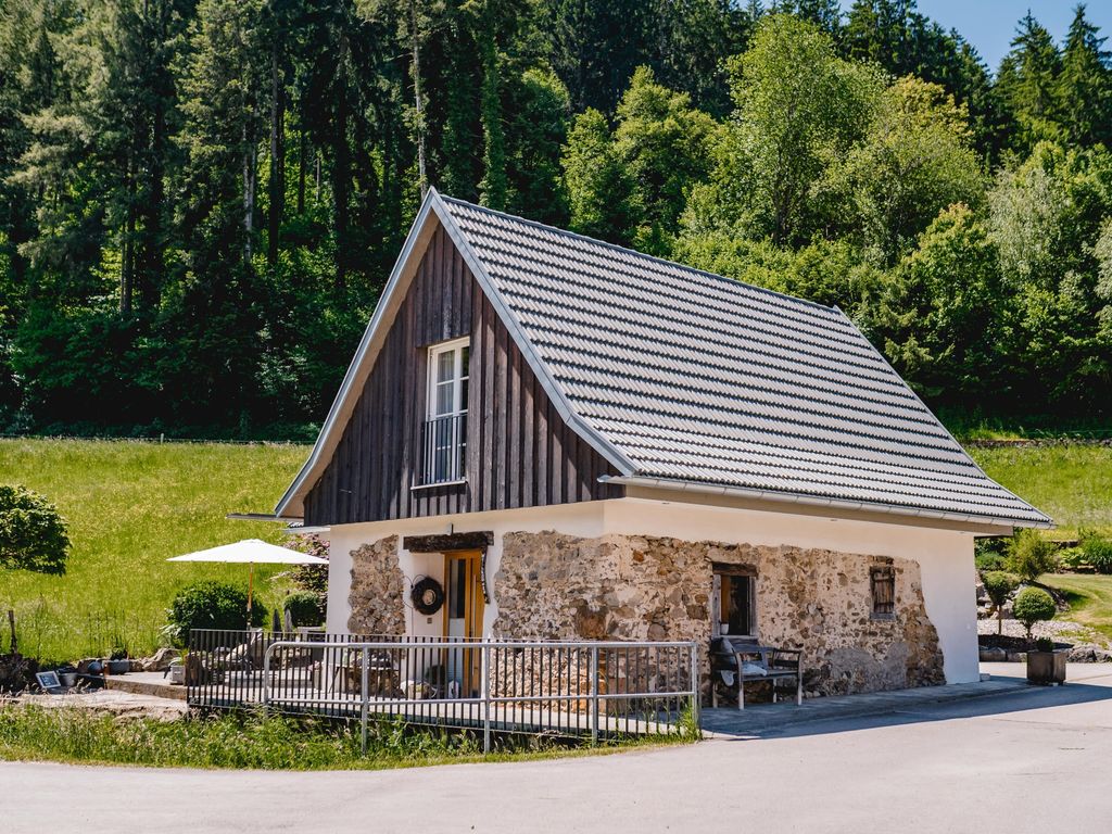 Idyllisch gelegenes Ferienhaus AM BAECHLE (HOST100) direkt an romantischem Bergbach gelegen