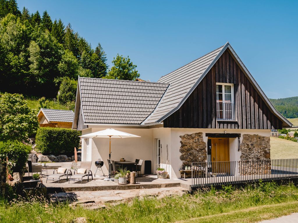 Idyllisch gelegenes Ferienhaus AM BAECHLE (HOST100) direkt an romantischem Bergbach gelegen