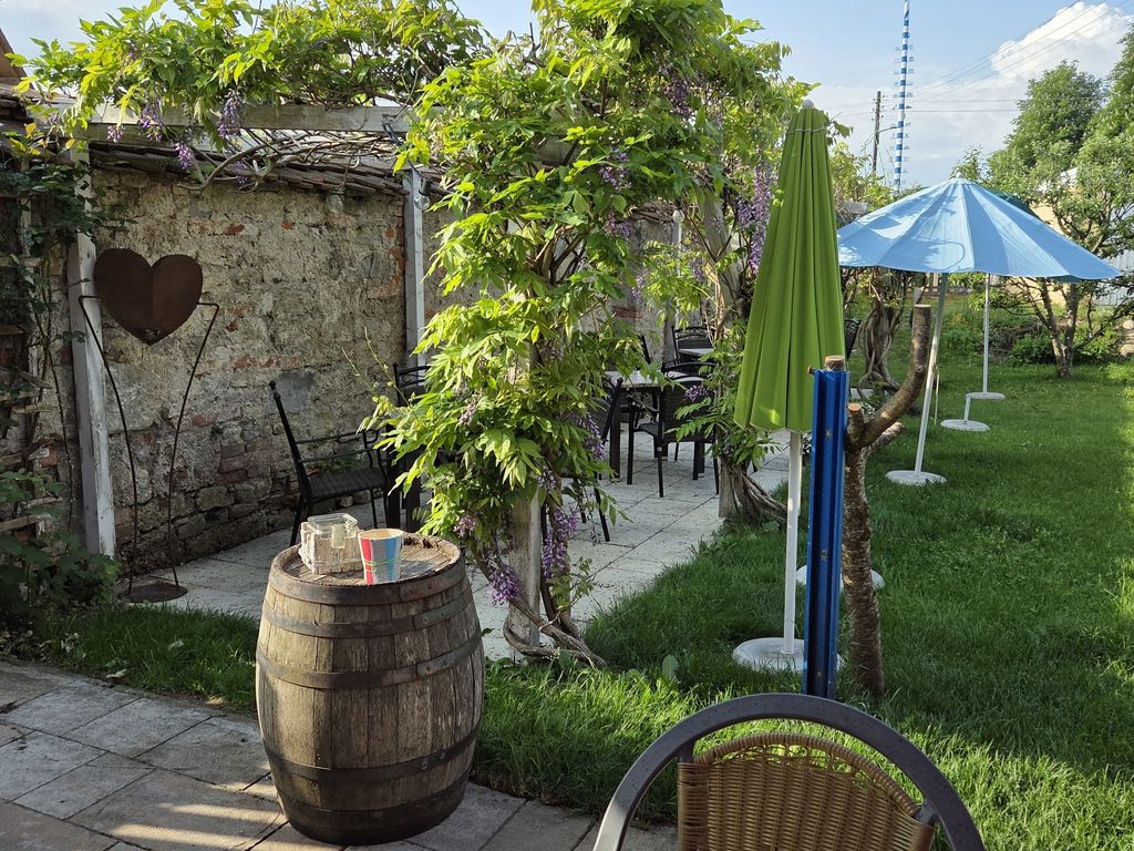 Smoke and Flame, Cafe-Pension am Tor, 14 qm Zweibettzimmer