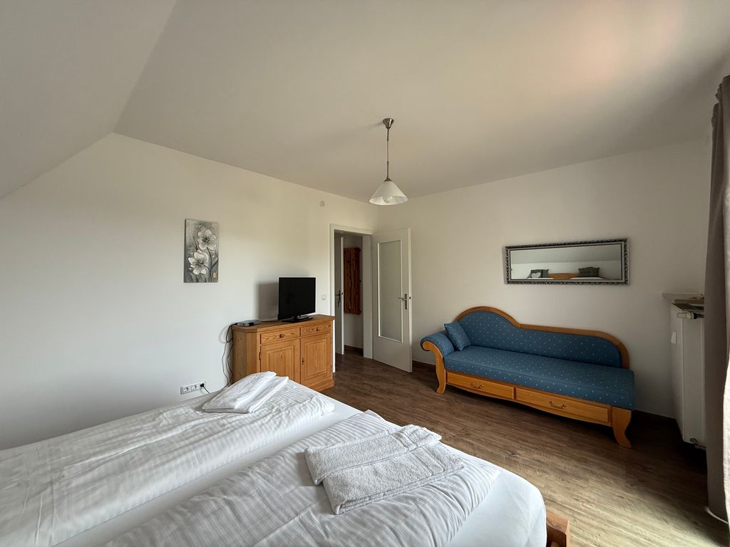 Smoke and Flame, Cafe-Pension am Tor, 18 qm Doppelzimmer