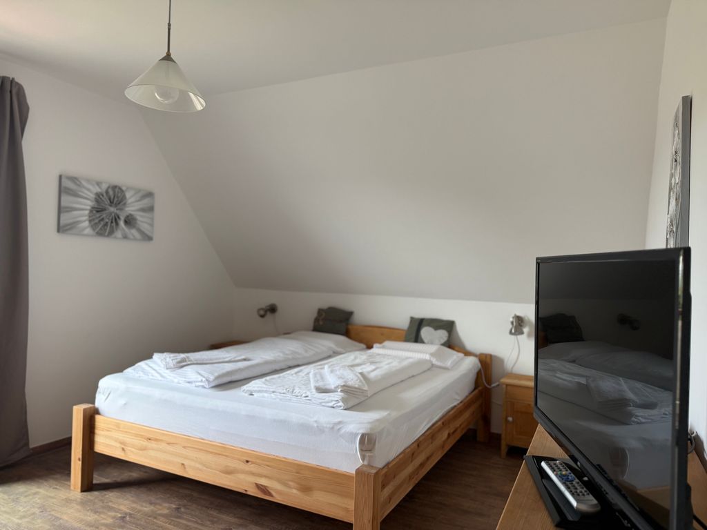 Smoke and Flame, Cafe-Pension am Tor, 18 qm Doppelzimmer