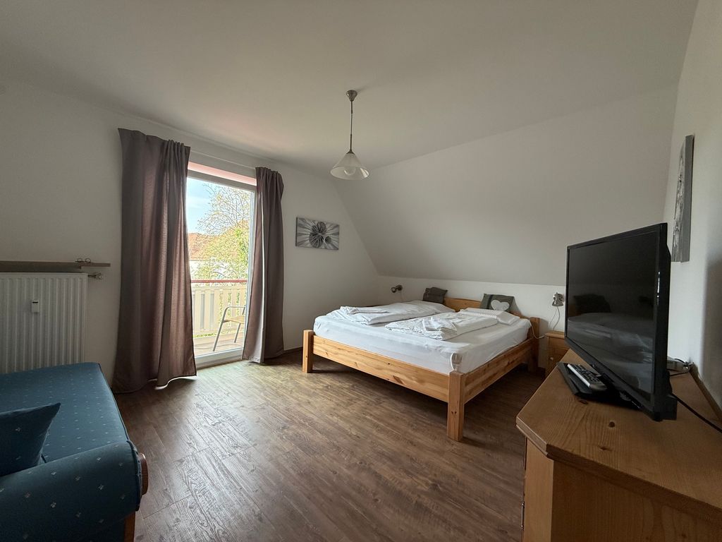 Smoke and Flame, Cafe-Pension am Tor, 18 qm Doppelzimmer