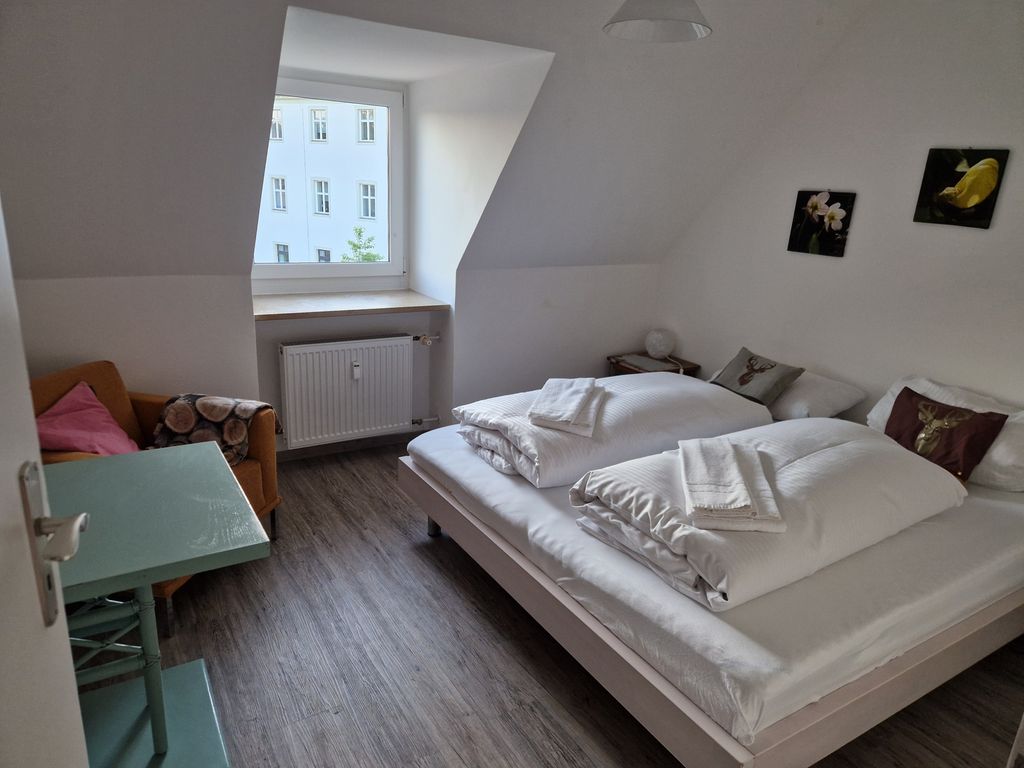 Smoke and Flame, Cafe-Pension am Tor, 15 qm Doppelzimmer 1