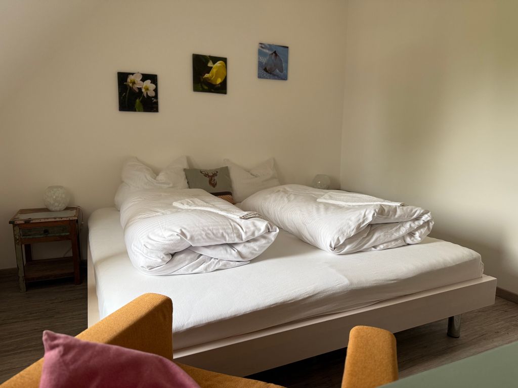 Smoke and Flame, Cafe-Pension am Tor, 15 qm Doppelzimmer 1