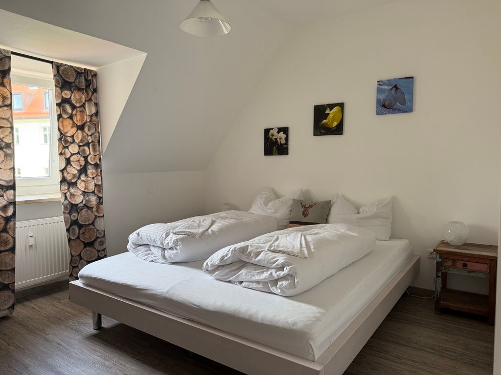 Smoke and Flame, Cafe-Pension am Tor, 15 qm Doppelzimmer 1