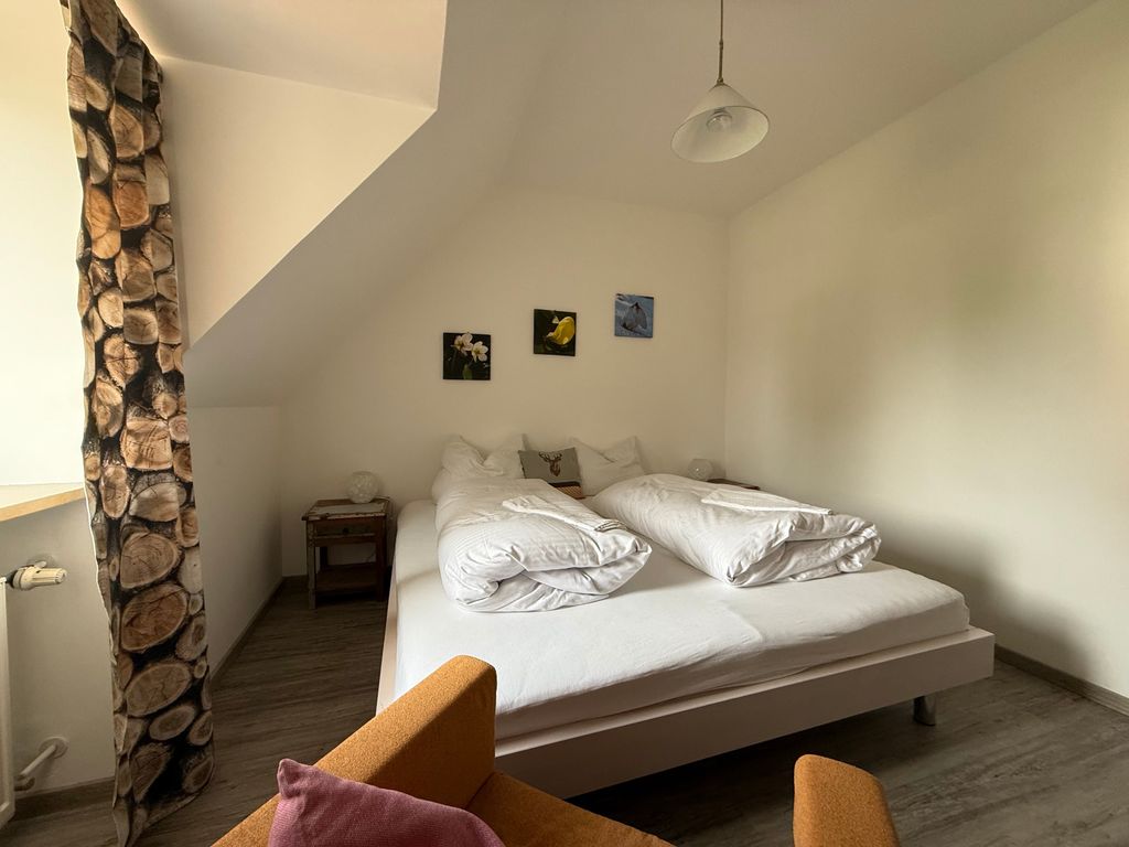 Smoke and Flame, Cafe-Pension am Tor, 15 qm Doppelzimmer 1