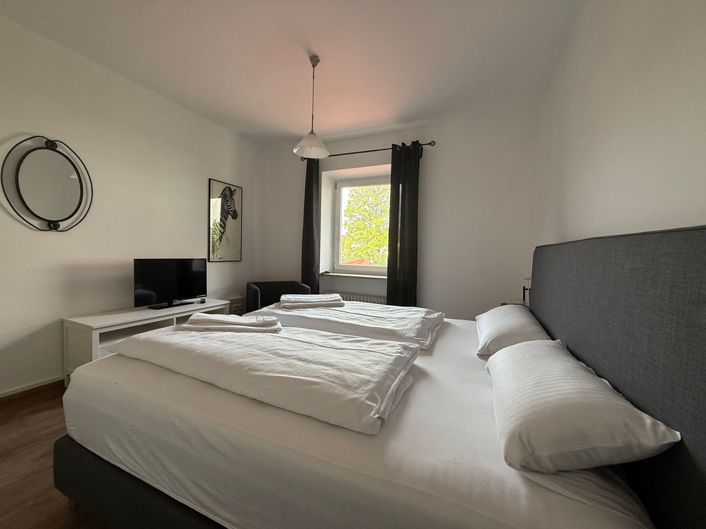 Smoke and Flame, Cafe-Pension am Tor, 15 qm Doppelzimmer 2