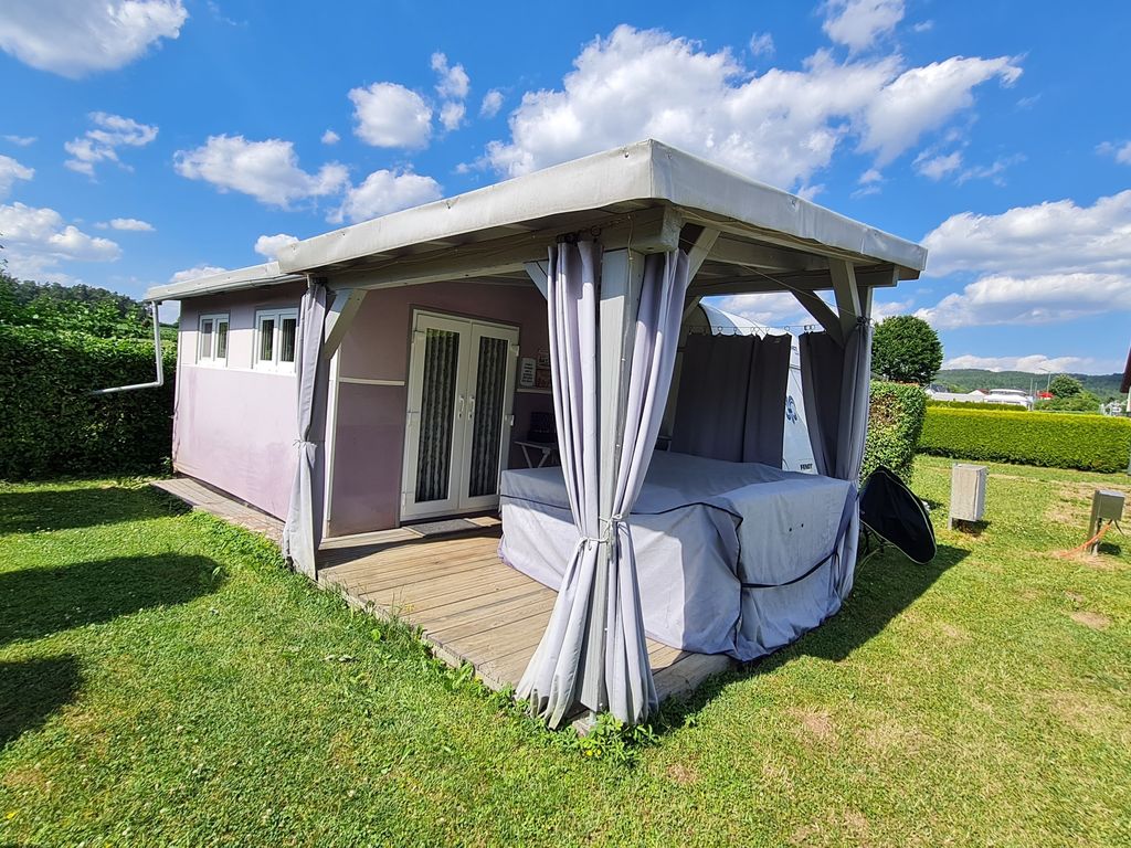 Campingplatz Jurahöhe  Wohnwagen Hütte Flieder