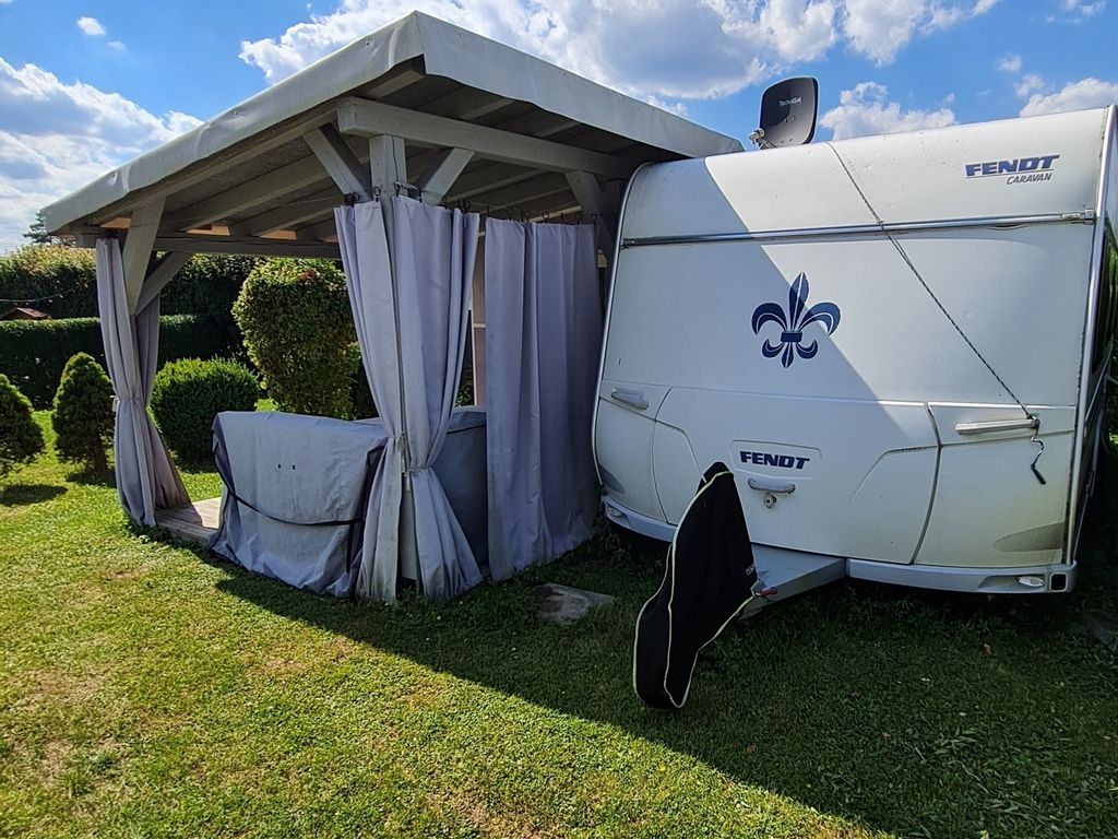 Campingplatz Jurahöhe  Wohnwagen Hütte Flieder