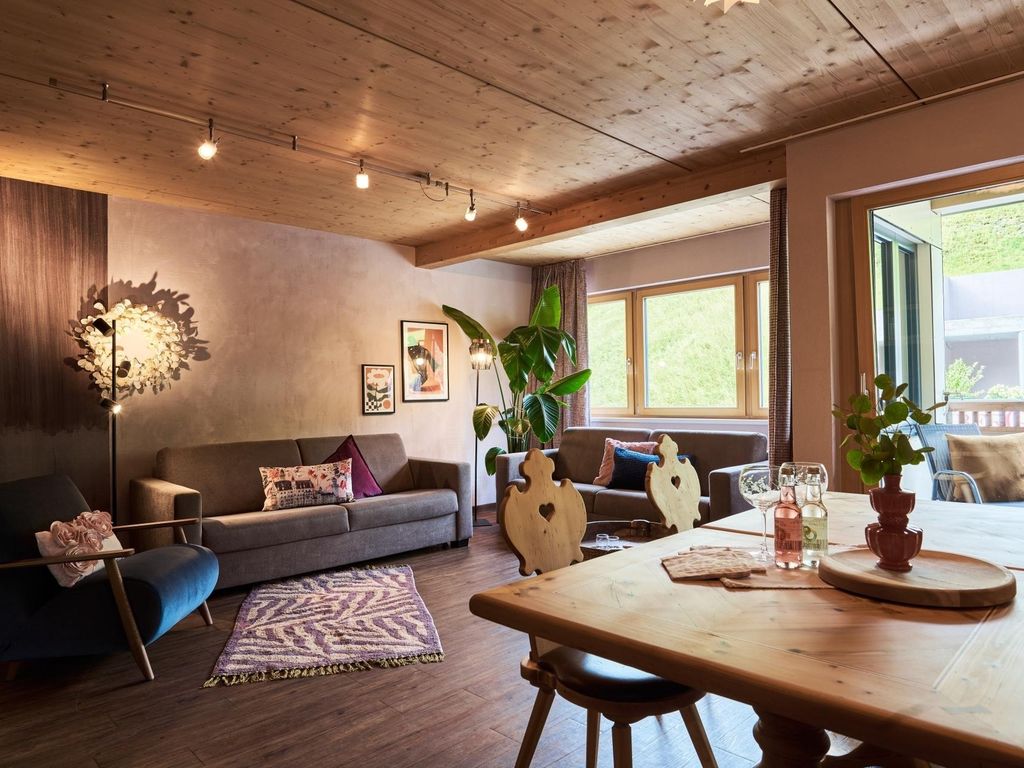 Home 3
