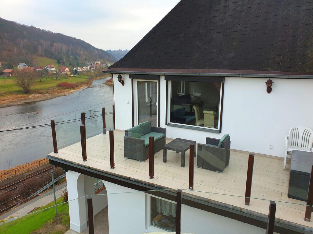 Elbblick große Loftwohnung mit Terasse Sauna und Kamin