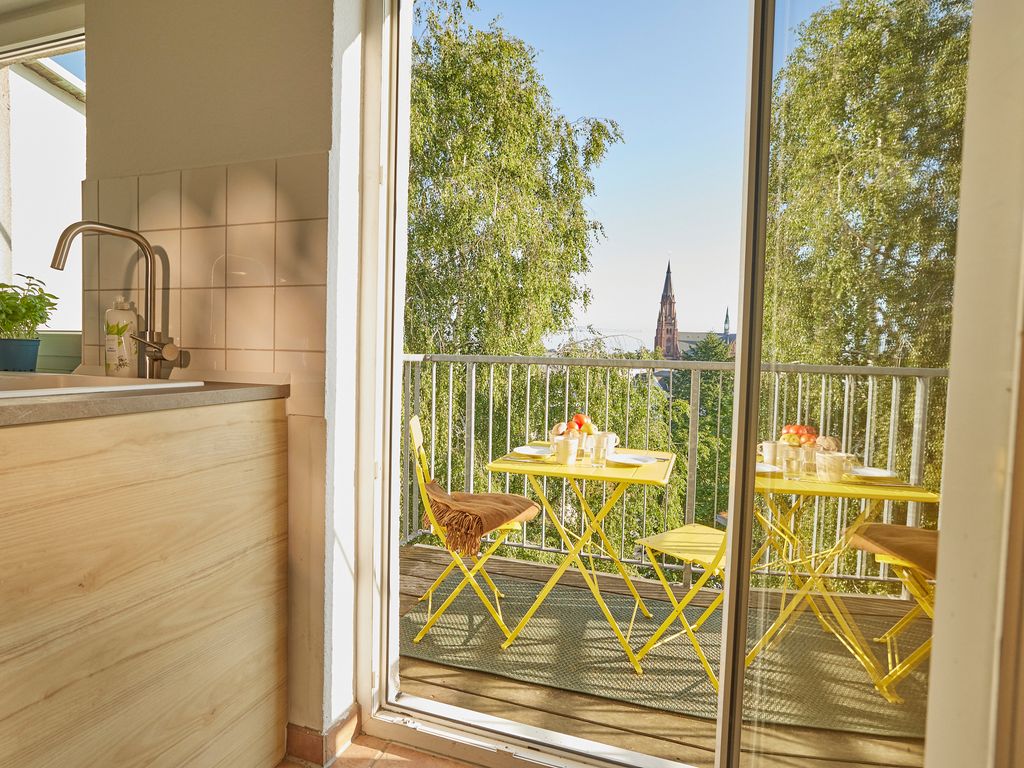 Schöne Aussicht mit Balkon