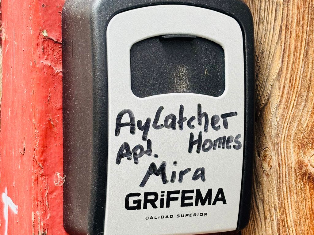 AyCatcherHomes - Mira | Old Town | 3BR Loft | 9 Guests
