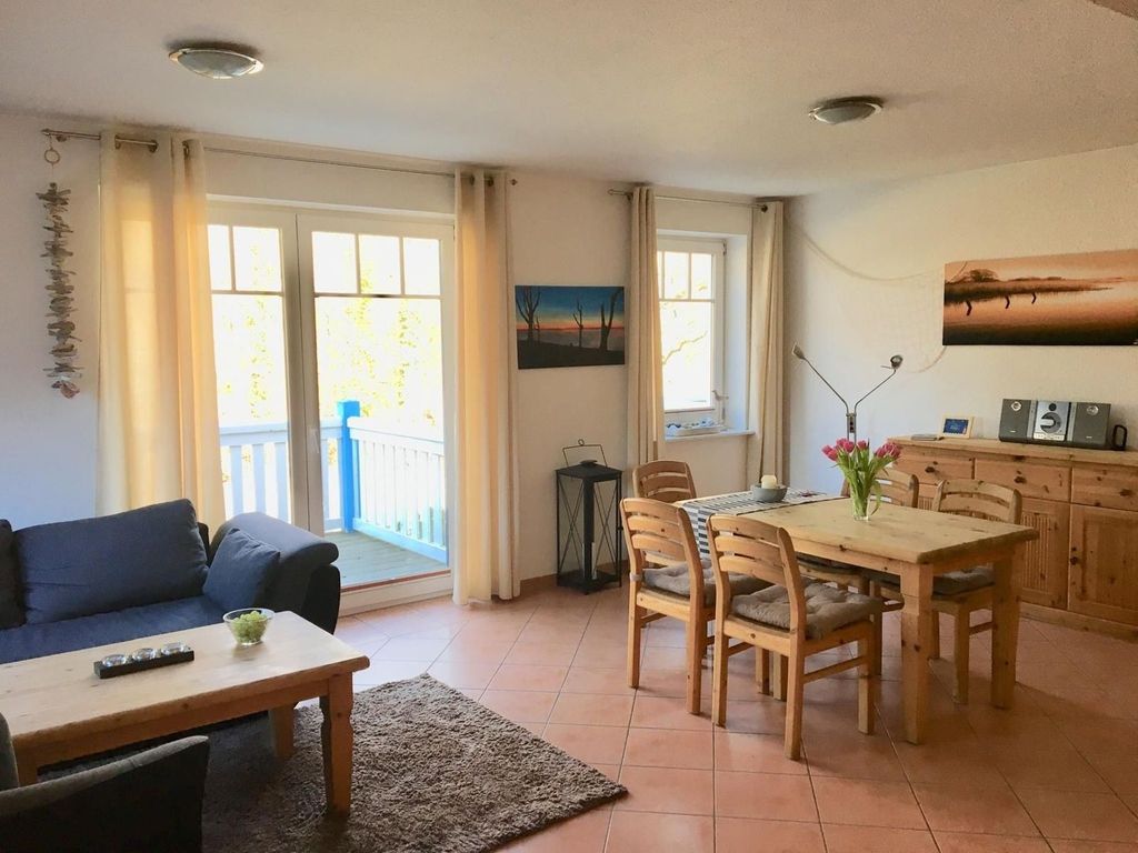 Eva · Balkon · WLAN · Haustiere · 900 m zum Strand