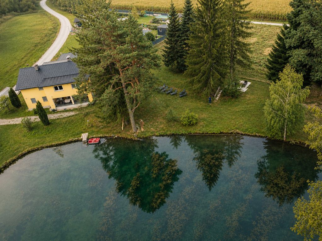 Haus mit Fischteich – Natururlaub für Familien & Hunde