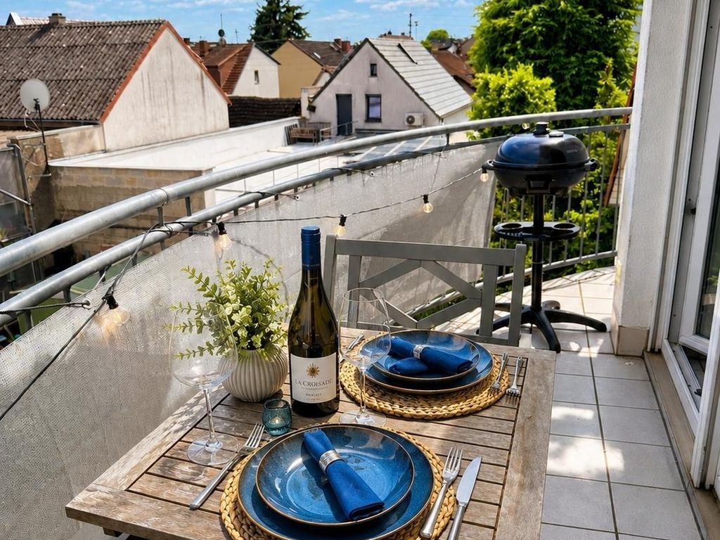 Velmora Boutique Suites: Balkon & Grill