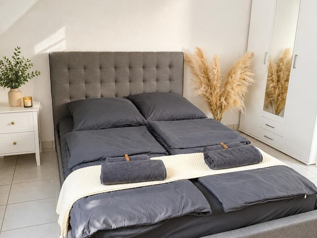 Velmora Boutique Suites: Balkon & Grill