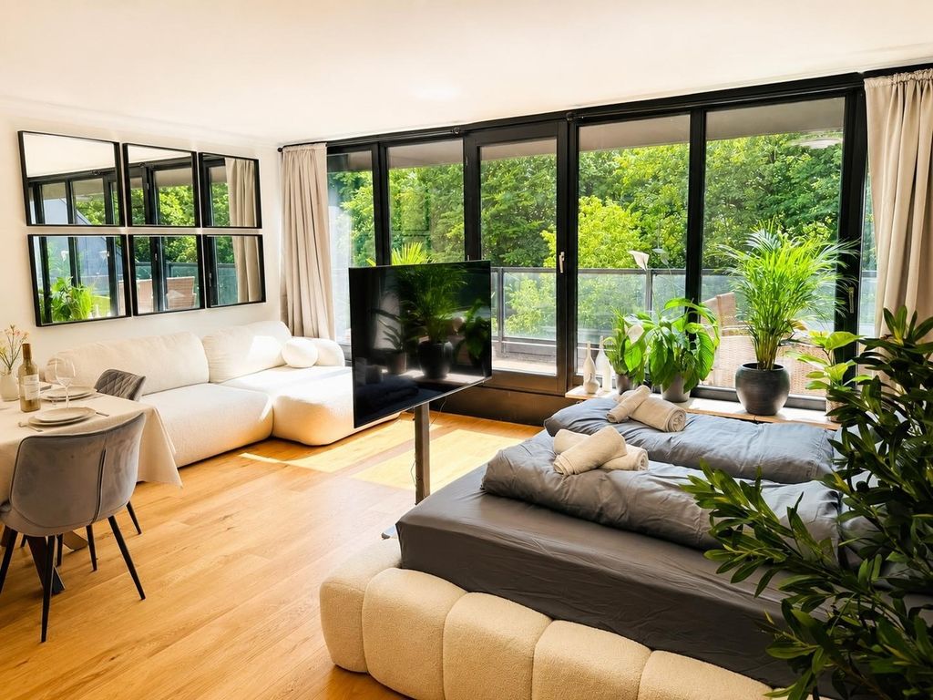 Velmora Boutique Suites: Pool, Sauna + E-Bikes
