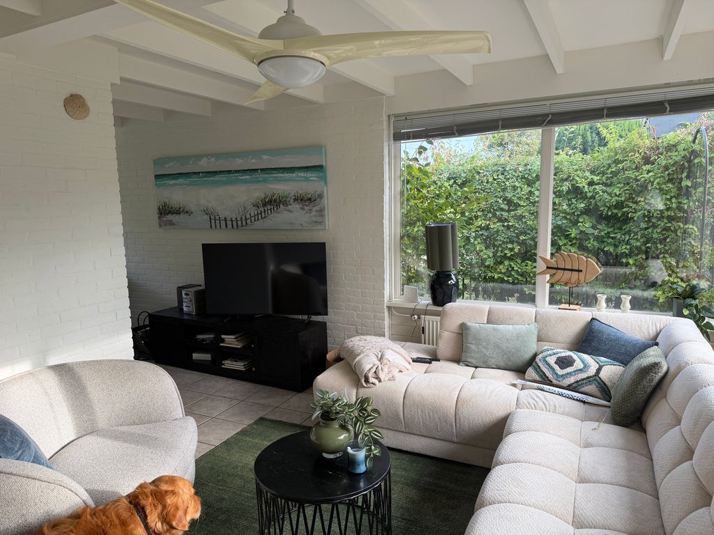 Strandnahes (Nr. 158) Ferienhaus  mit Terrassenüberdachung und  uneinsehbaren, grossen Garten,  2 m hoch eingezäunt