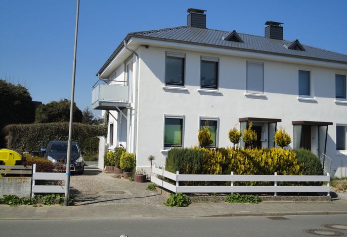 Ferienwohnung mit Meerblick, 2 Schlafzi. Box-Bett, Süd- Balkon -eig. Parkplatz- Glasfaser