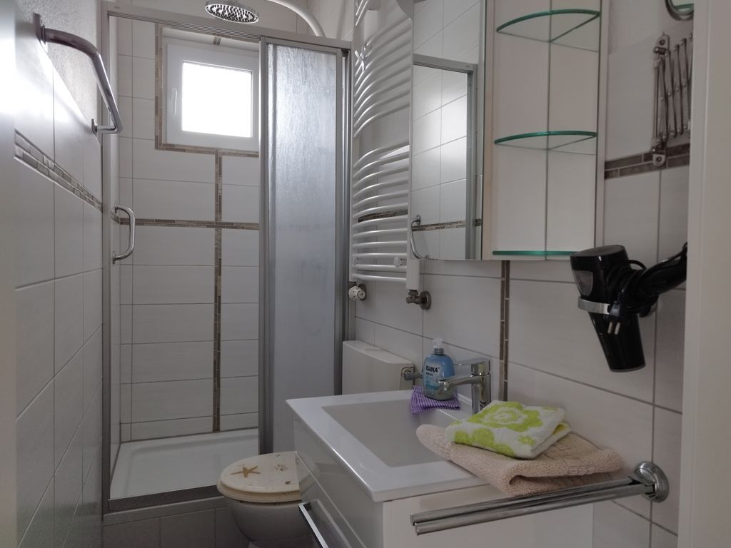 Ferienwohnung mit Meerblick, 2 Schlafzi. Box-Bett, Süd- Balkon -eig. Parkplatz- Glasfaser