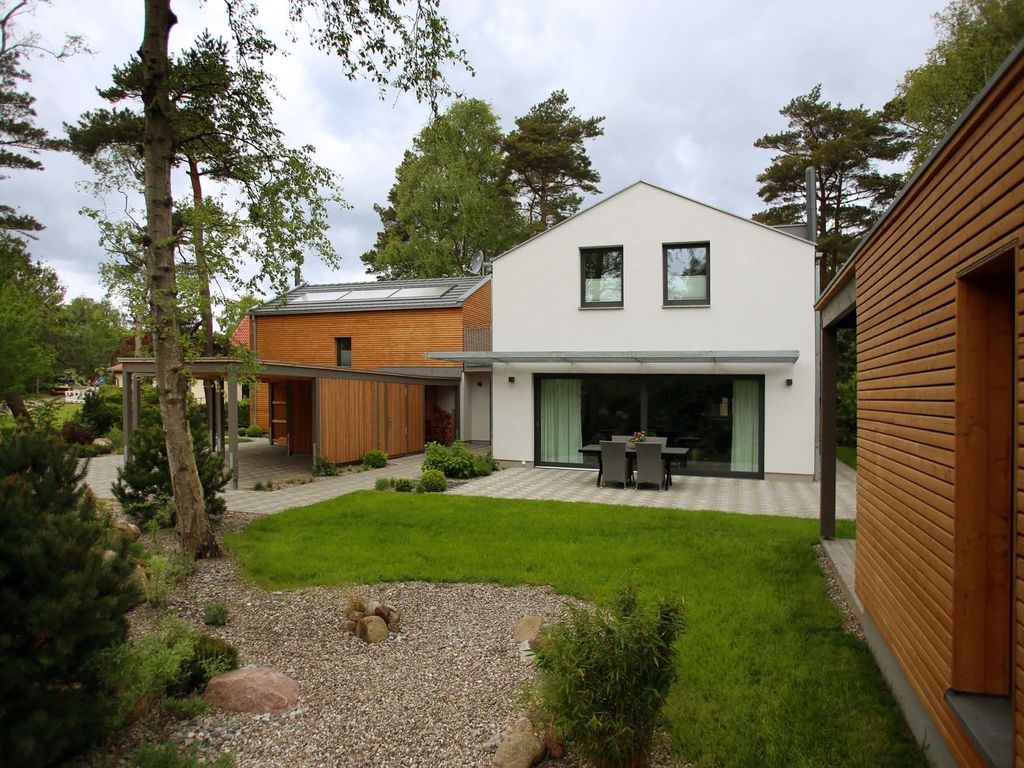 "Strandhus Finka"