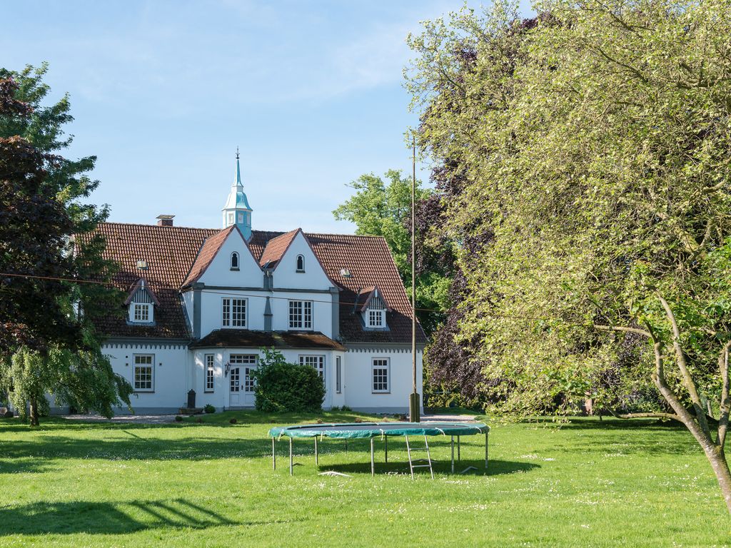 Herrenhaus West