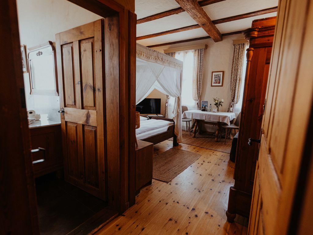 Urlaub im historischen Rittergut Positz aus dem 16. Jahrhundert - individuelle, lichtdurchflutete Romantikzimmer