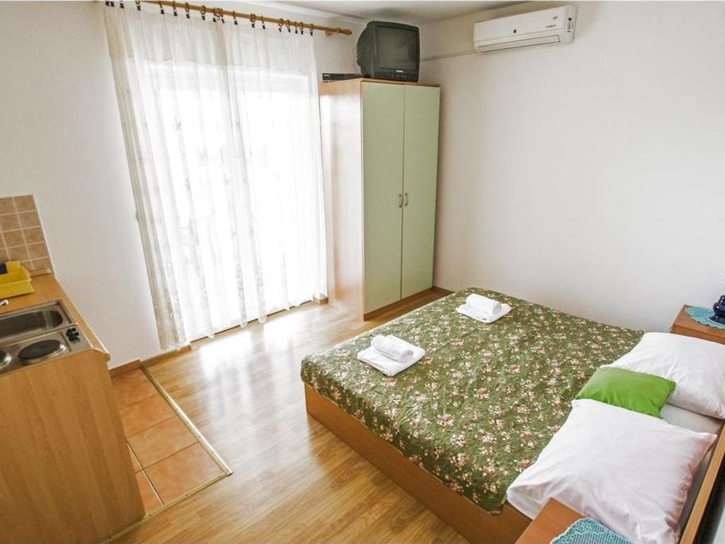 Schlafzimmer 1