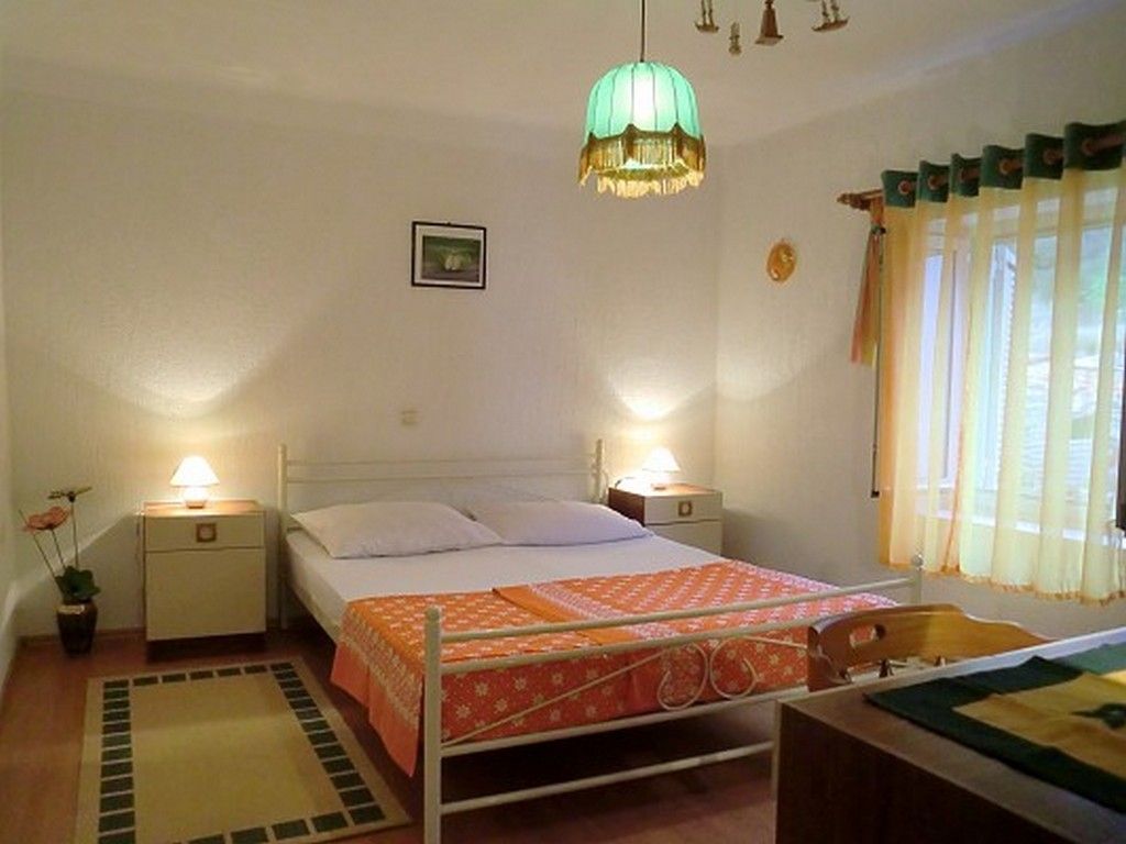Schlafzimmer 1
