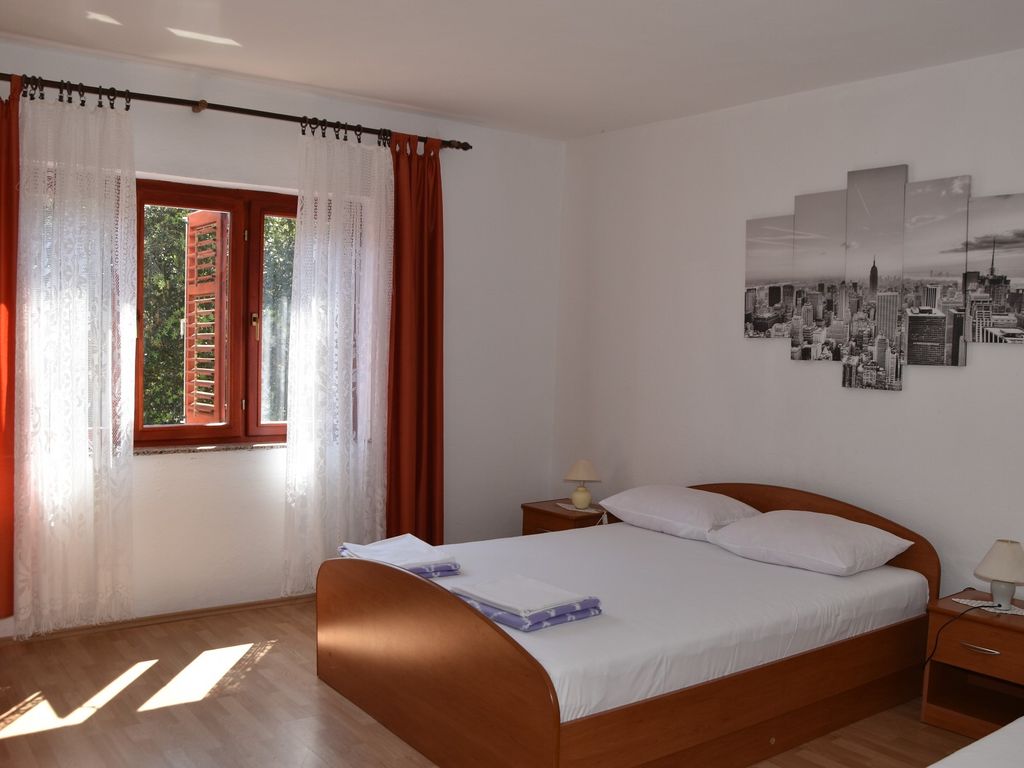 Schlafzimmer 1