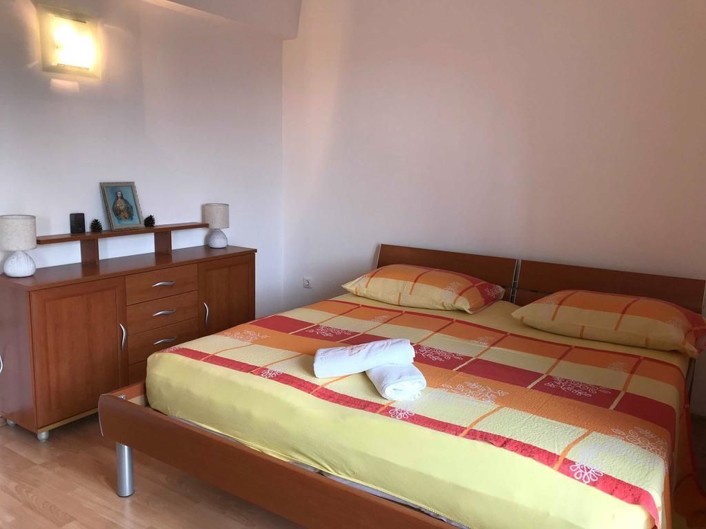Schlafzimmer 1