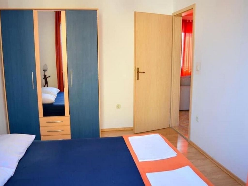 Schlafzimmer 1